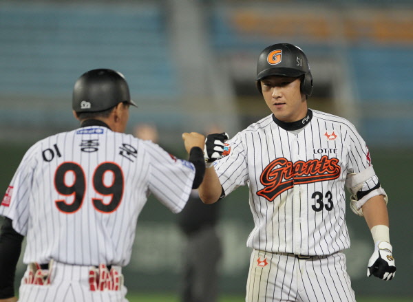 김민하를 불러들이는 정훈의 1타점 적시안타